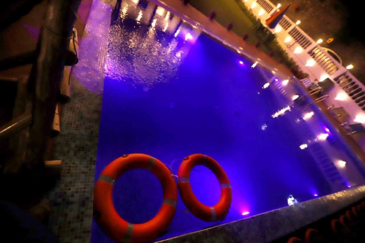 ホテルRishikesh Grand エクステリア 写真