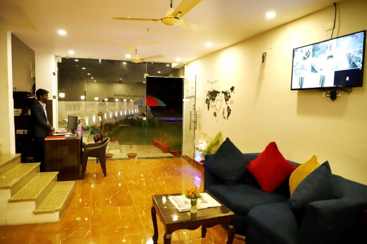 ホテルRishikesh Grand エクステリア 写真