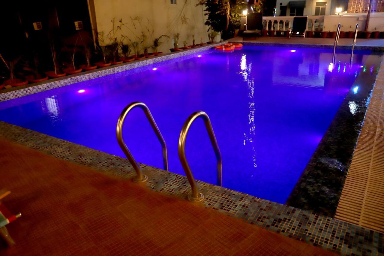 ホテルRishikesh Grand エクステリア 写真