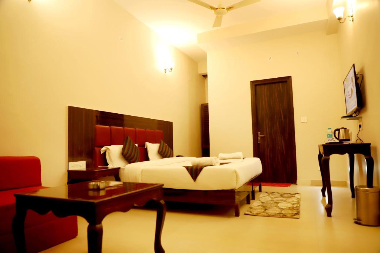 ホテルRishikesh Grand エクステリア 写真