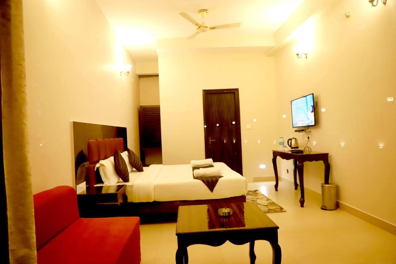 ホテルRishikesh Grand エクステリア 写真